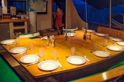 Beagle-Galapagos-Cruise-Dinning